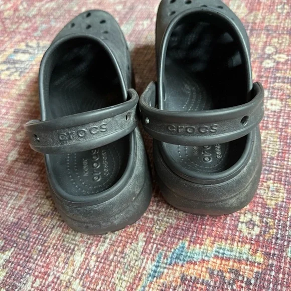 Crocs women’s 9 Classic Platform Clogs by Crocs in Black - Picture 4 of 7